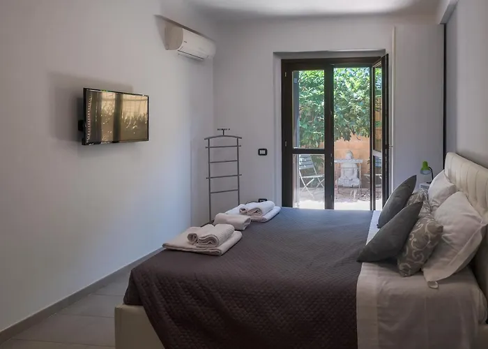 Palmi Apartments